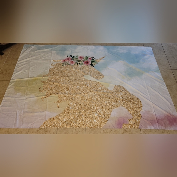 Unicorn backdrop 4ft 8 inches in length 6ft 10 inches Width - Picture 2 of 6